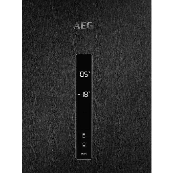 Digitaal bedieningspaneel van de AEG RCB732E7MB met temperatuurweergave voor koel- en vriesgedeelte