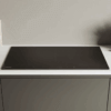 Hoover HIFS954SC inductiekookplaat in zwart glas, stijlvol ingebouwd op wit aanrechtblad