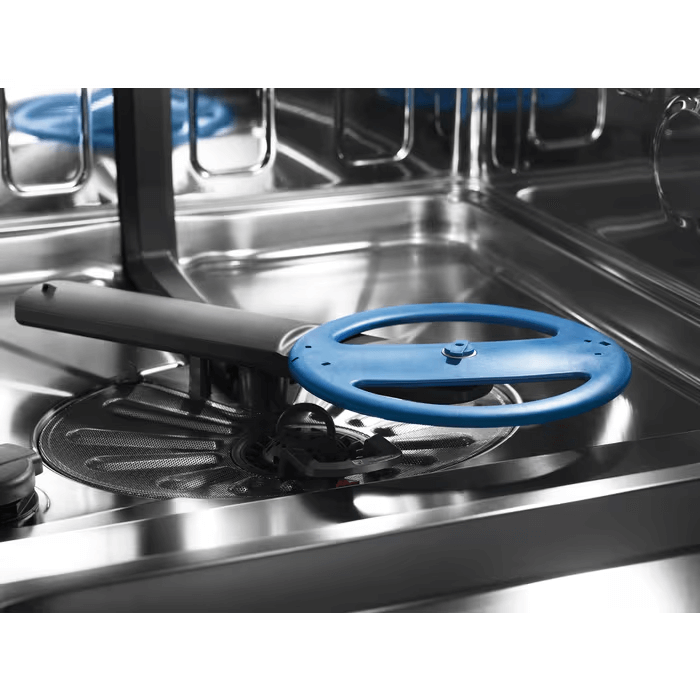 SatelliteClean sproeiarm in de bodem van de Electrolux KEMC8320L vaatwasser