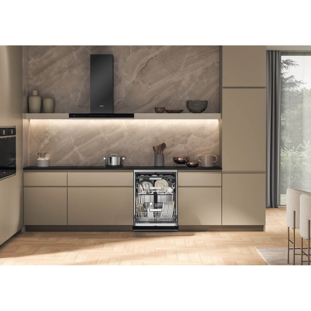 Whirlpool W7FHS51X vaatwasser geïntegreerd in moderne keukenopstelling – strak design en stille werking