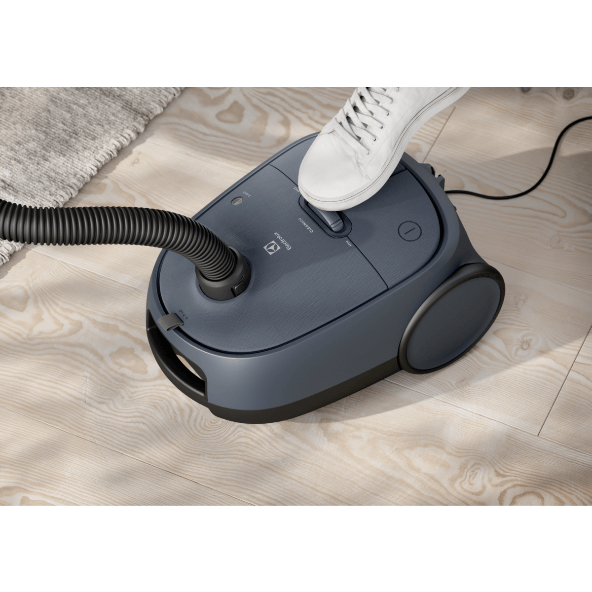 Electrolux EB61C2DBP – bediening met voetknop voor eenvoudig gebruik