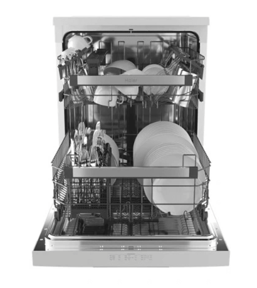 Haier FS 4D520W vaatwasser geopend, met overzicht van het ruime interieur en verstelbare rekken.