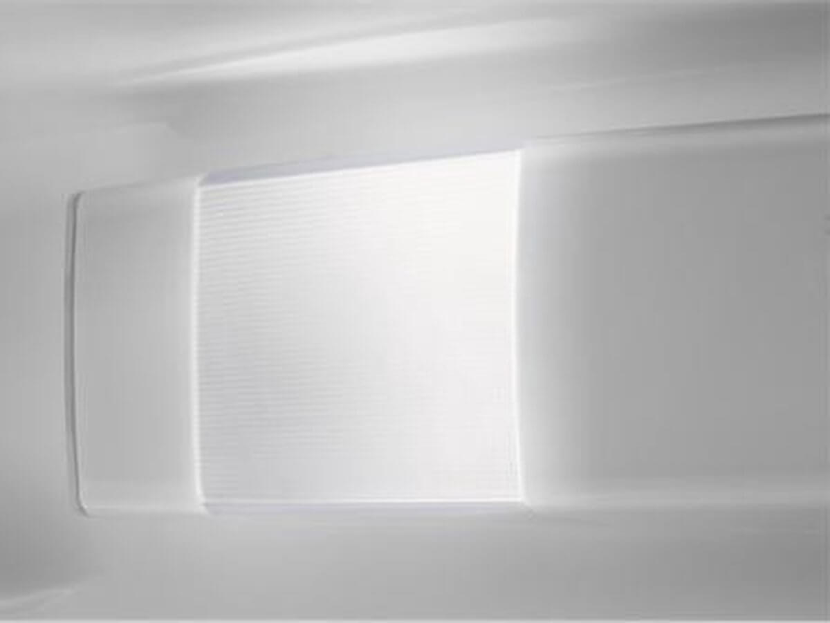 Heldere en energiezuinige LED-verlichting in de Electrolux KTB2DE16S voor goed zicht op alle koelkastinhoud