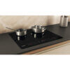 Whirlpool WLB4060CPNE kookplaat met twee pannen in moderne keukenomgeving