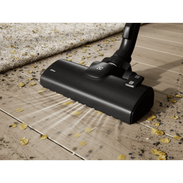 Electrolux EB51C1SW stofzuiger zuigmond verwijdert vuil en kruimels effectief van houten vloer en tapijt.