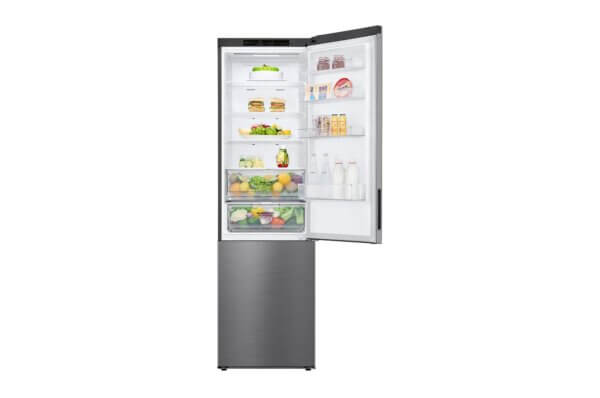 LG GBP62PZNAC koel-vriescombinatie geopend met gevulde koelkast en vriezer
