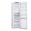 Vrijstaande LG GBV3200DSW koel-vriescombinatie open, overzicht van koel- en vriesruimte.