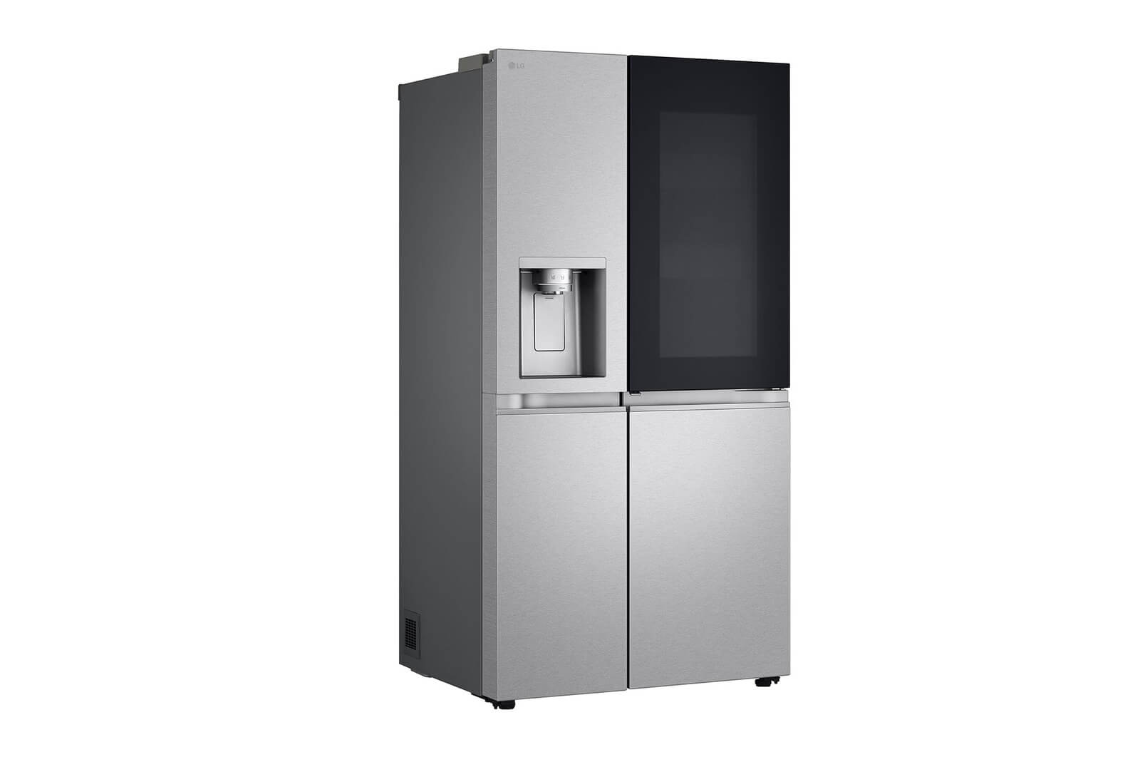 Schuin vooraanzicht van de LG GSXE90MBAD koelkast met InstaView-deur en water-ijsdispenser