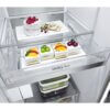 Close-up van de Utility Box lade in de LG GSXE90MBAD koelkast met desserts en kaas