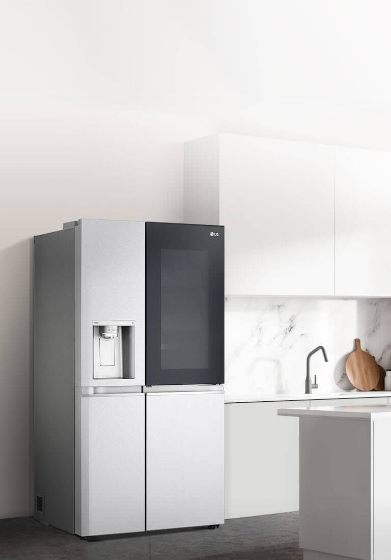 LG GSXE90MBAD koelkast open, met overzicht van ruime koel- en vriesindeling vol boodschappen